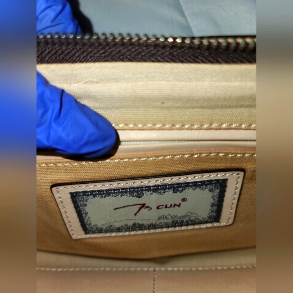 Gradient Leather Wallet - Picture 2 of 7